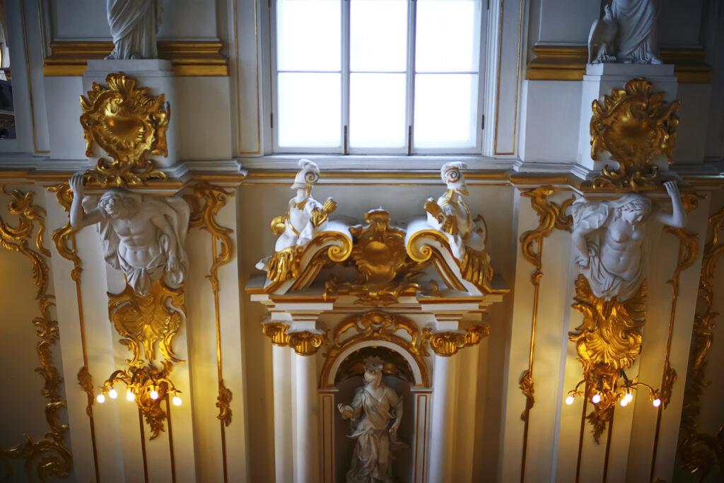 Gold Gilt Luxury interior in the peterhof